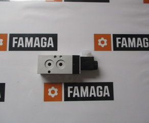 Пневмораспределитель
elektrisch betätigtes Kolbenschieber-Ventil
Baureihe KN-05
5/2-W ege, monostabil
NAMUR Anschlussbild
Rückstellung mit Luftfeder
G1/4, NW 6 mm
Handhilfsbetätigung rastend, gegenüber 1, 3 und 5
24 V DC, 4,2 W
Arbeitsdruck: 3... 10 bar
Temperaturbereich: -10°C... +70°C AIRTEC Pneumatic